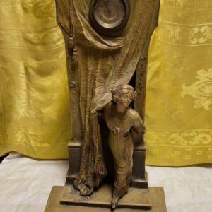 Statua con orologio