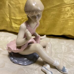 Statuina Porcellana D'Avila